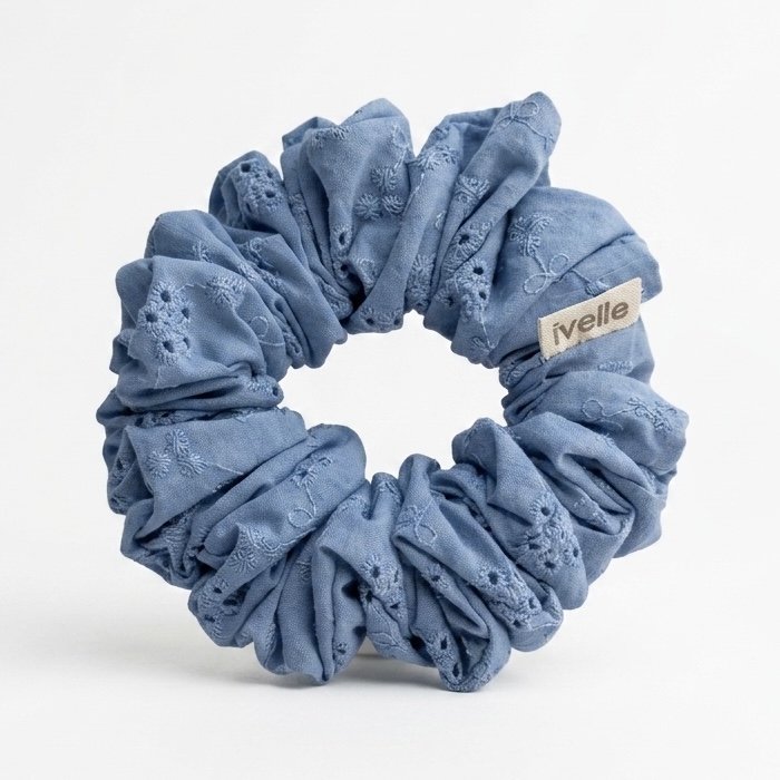 Scrunchie broderie sky bloom